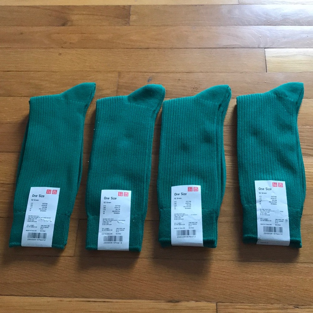 Uniqlo men’s socks (4 pairs)
